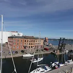 Hochwertiges Im Stralsunder Hafen * シュトラールズント
