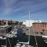 Hochwertiges Im Stralsunder Hafen