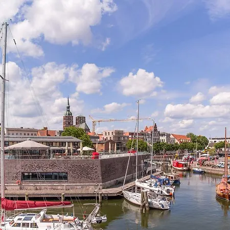 Hochwertiges Im Stralsunder Hafen *