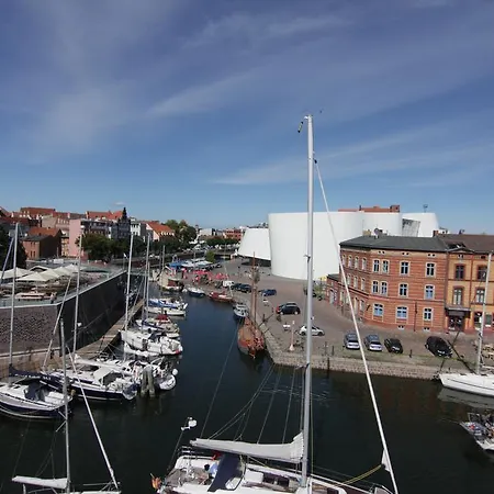 Hochwertiges Im Stralsunder Hafen