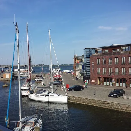 아파트 Hochwertiges Im Stralsunder Hafen